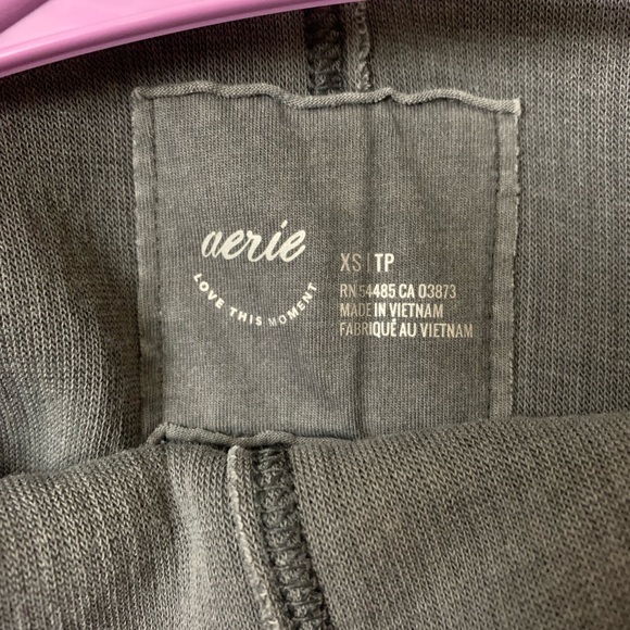 AERIE drop shoulder v-neck sweatshirt, gray, textured, oversize, XS - Picture 3 of 3